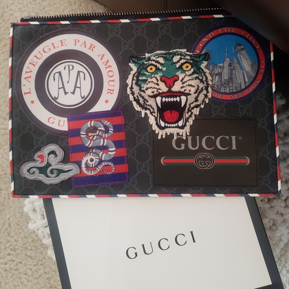 Authentic Gucci Supreme Unisex Night Courrier Patch Pouch/Wristlet/Clutch